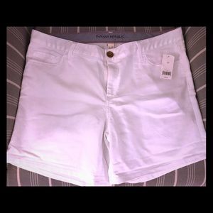 New Banana Republic white denim shorts 32R
